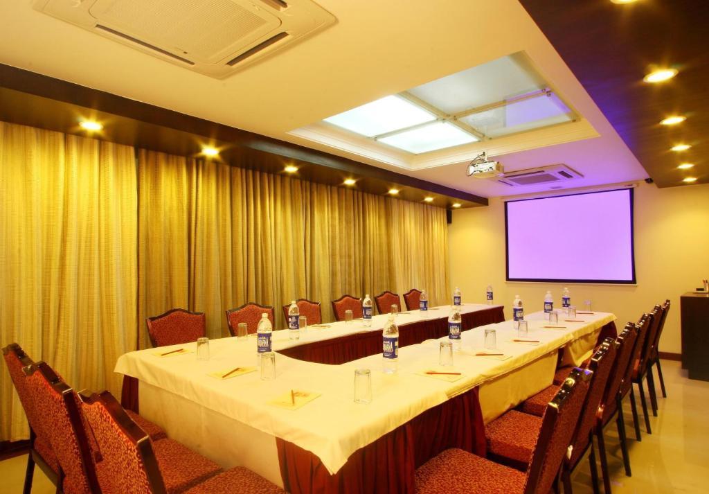 מלון Pimpri-Chinchwad Ambience Executive עסק תמונה