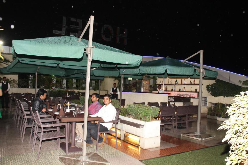 מלון Pimpri-Chinchwad Ambience Executive מסעדה תמונה